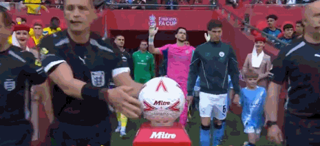 半场战报：曼城0-0南安普顿，斯恩萨破门被吹，蓝月1射正