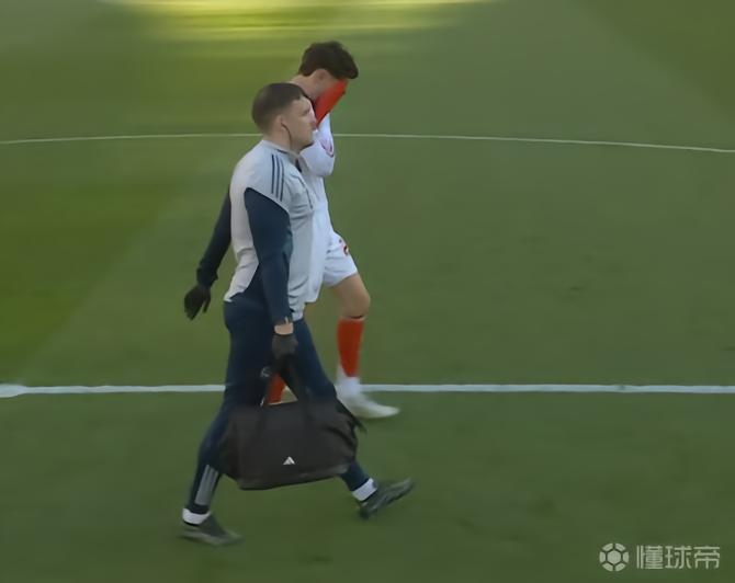 哈弗茨和埃泽先后因伤离场，阿森纳一战折损两员大将