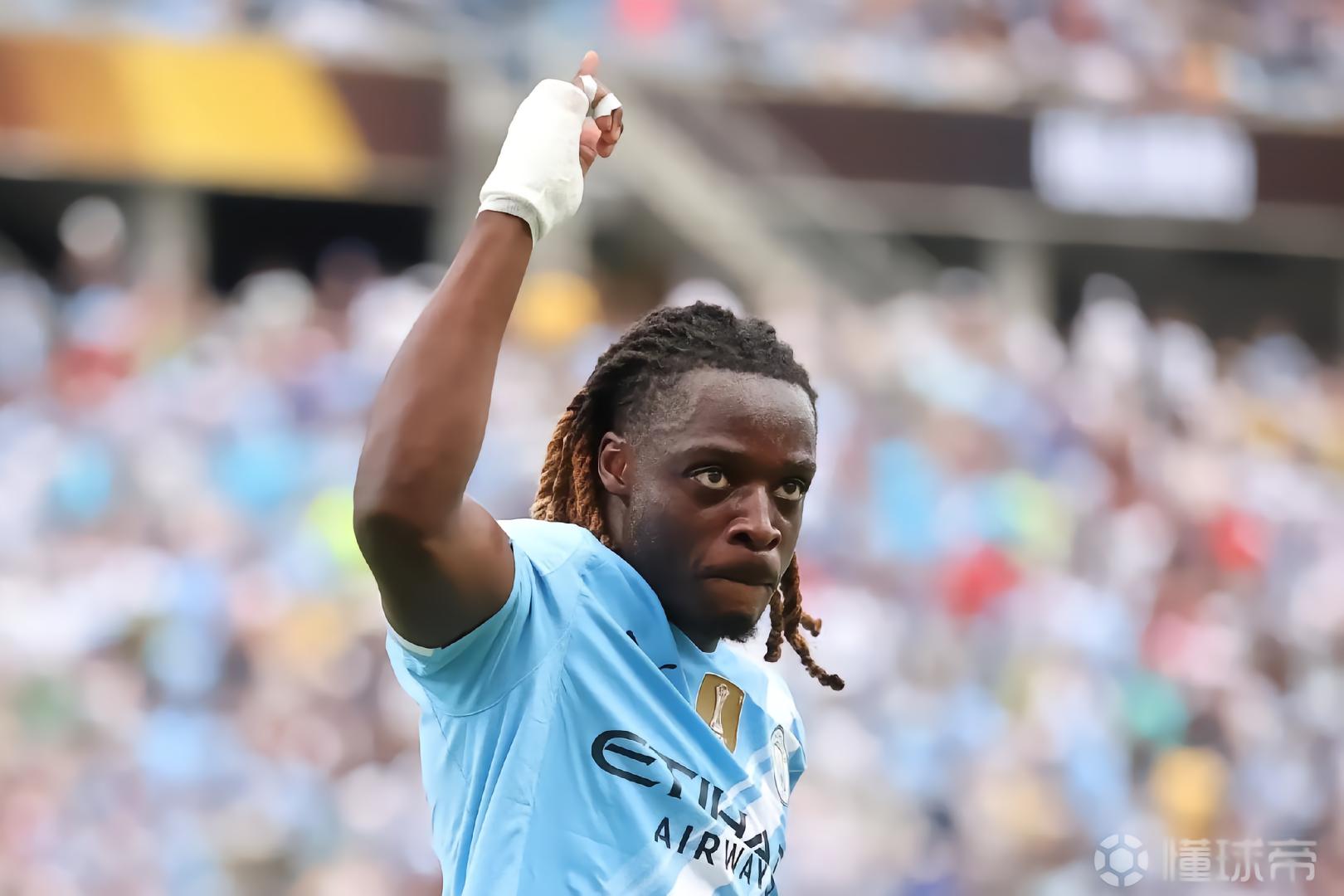 鲁尼：多库是一位与众不同的球员，有点像曼联时期的纳尼