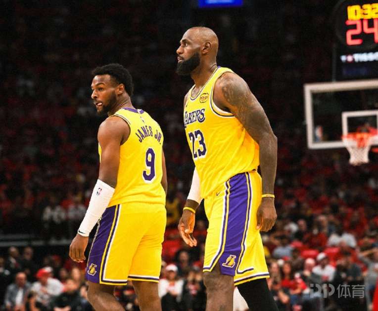 湖人加时胜火箭总比分3-0领先 詹姆斯29分13板6助